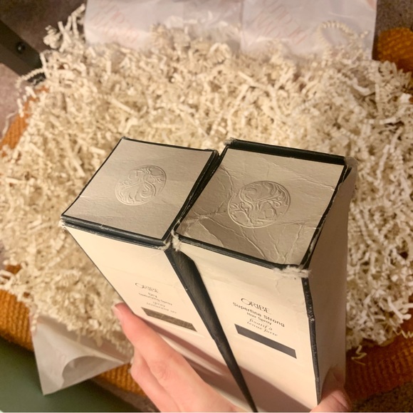 Oribe New-In-Box : Masque, Superfine Strong Hair Spray, & Dry Texturizing Spray - Picture 8 of 9